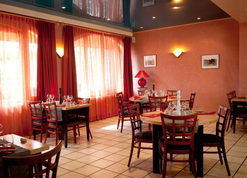 Citotel Hotel Le Commerce Sévérac-le-Château Екстериор снимка
