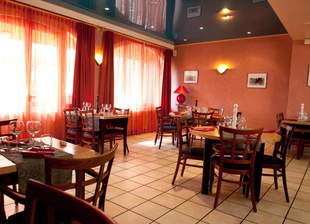Citotel Hotel Le Commerce Sévérac-le-Château Екстериор снимка