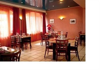 Citotel Hotel Le Commerce Sévérac-le-Château Екстериор снимка